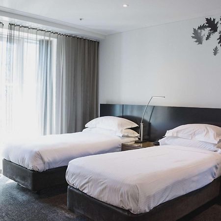 The Como Melbourne Bagian luar foto A room at the hotel
