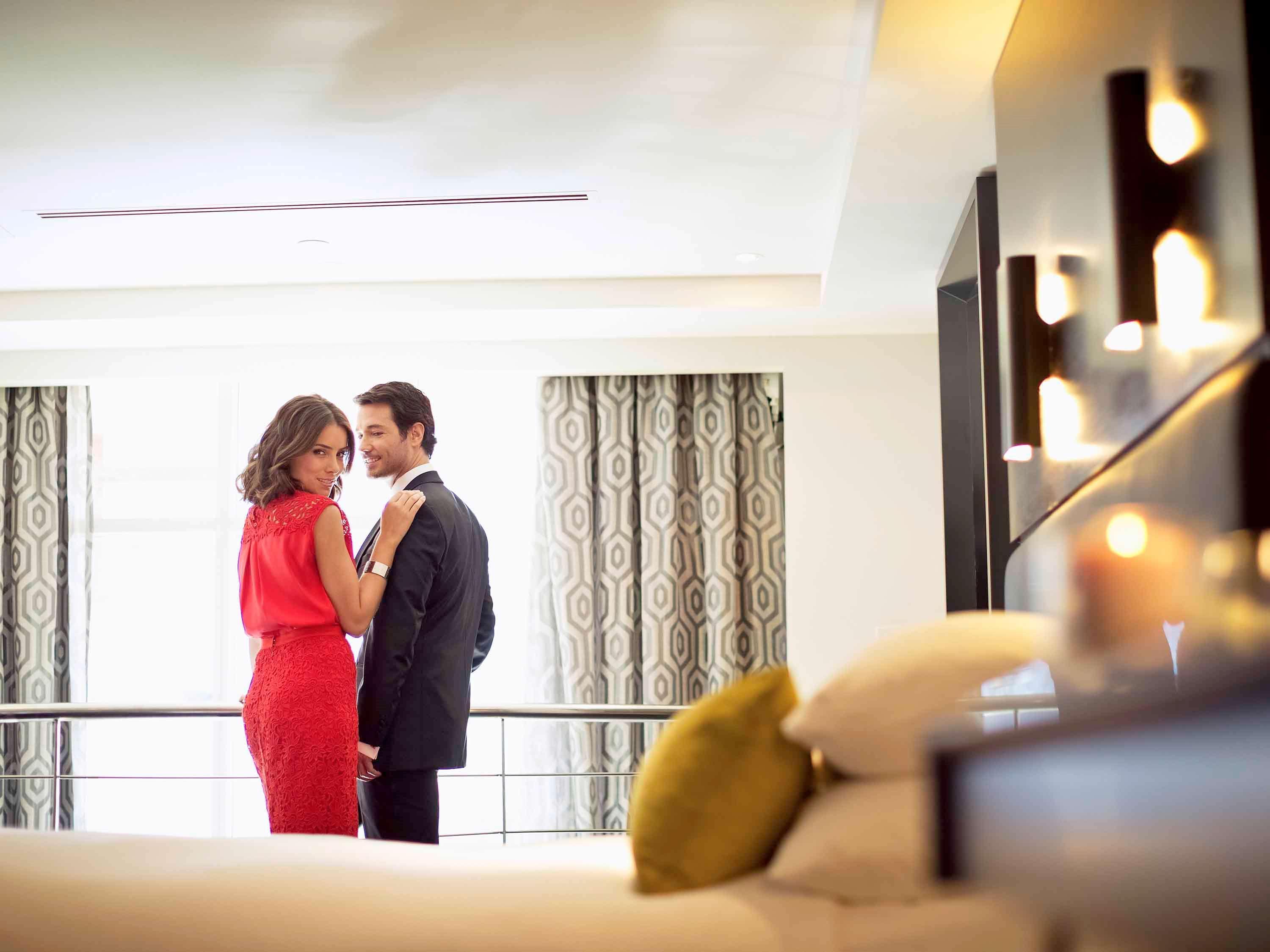 The Como Melbourne Bagian luar foto A couple in a hotel room