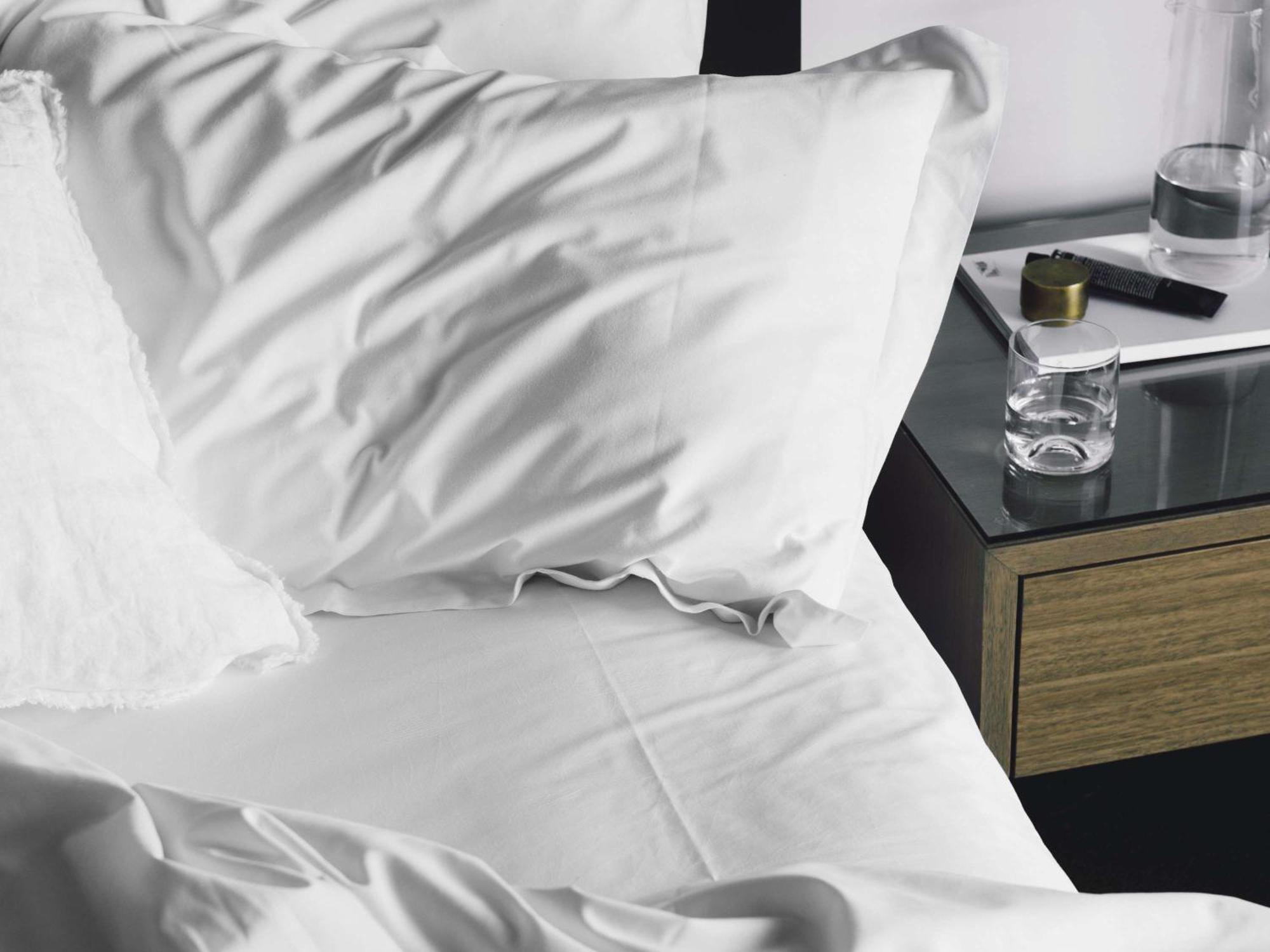 The Como Melbourne Bagian luar foto Silk pillowcase