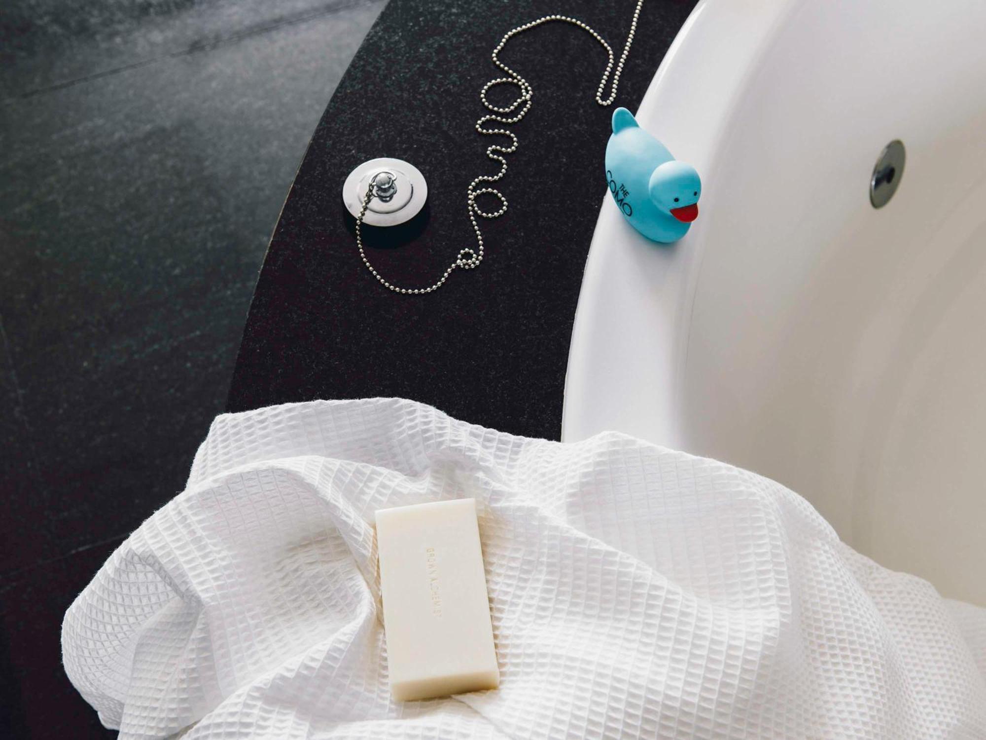 The Como Melbourne Bagian luar foto A bath duck