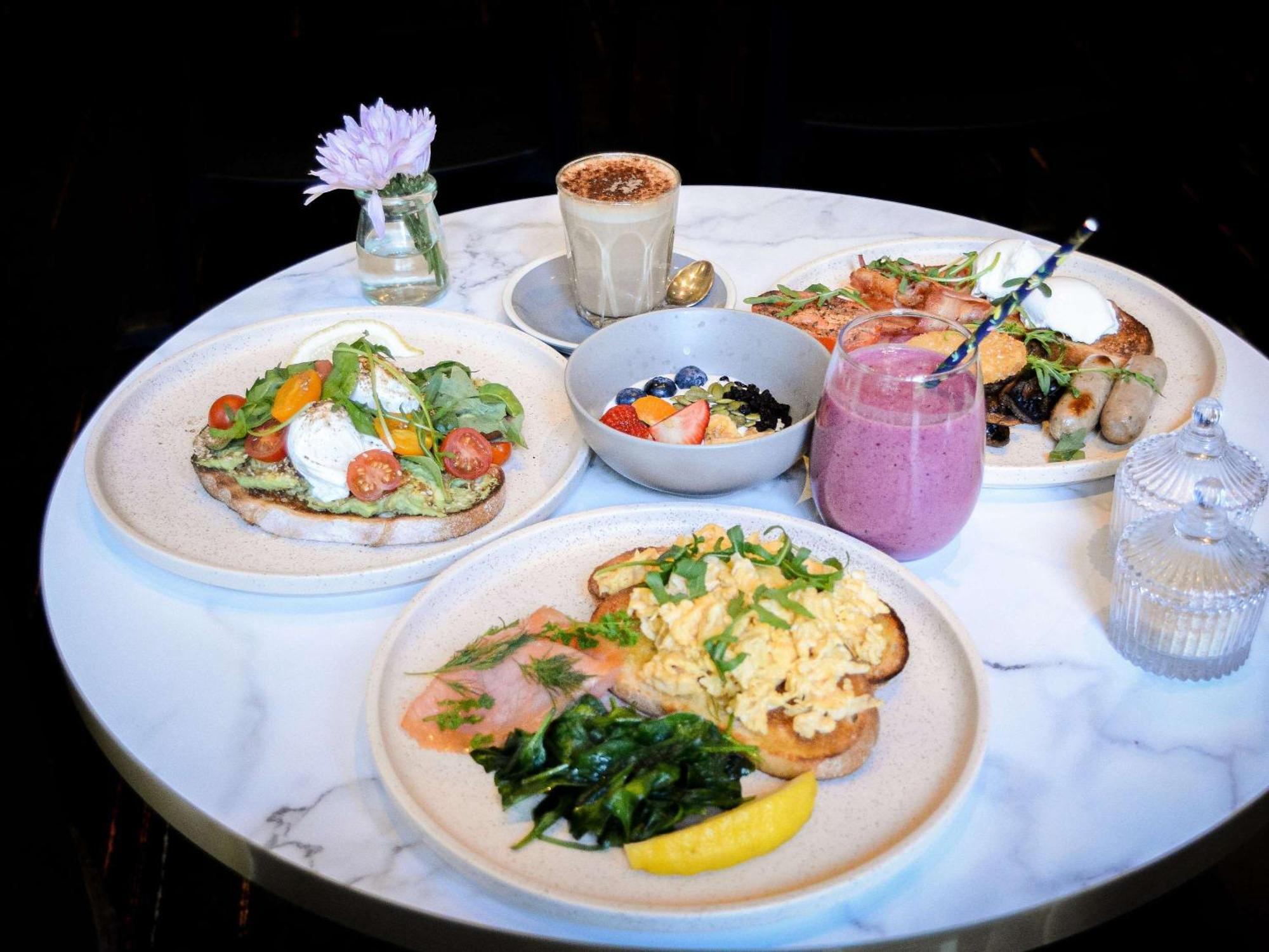 The Como Melbourne Bagian luar foto Breakfast at the restaurant